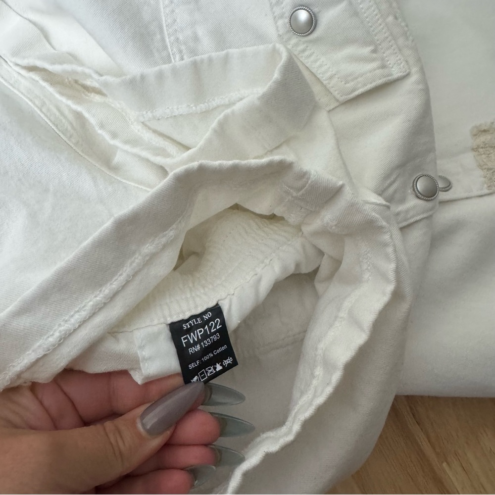 POL‎ White Button-Up Denim Romper - Picture 8 of 10